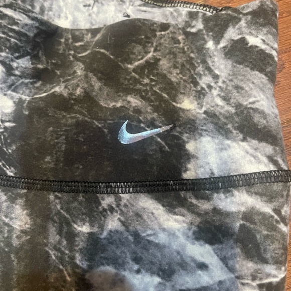 Nike Dri Fit Athletic Capri Leggings Black White Marble Print Wide Waist Small - Picture 3 of 5